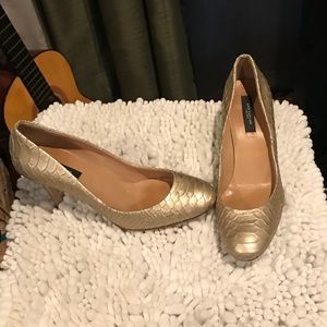 7 m Ann Taylor embossed gold crocodile leather